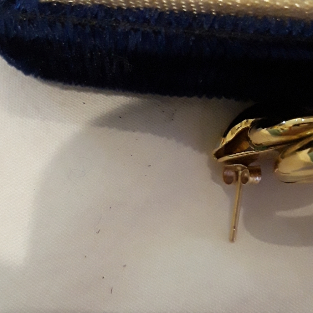 Beautifil with posting & backs 14k gold. - Picture 3 of 4